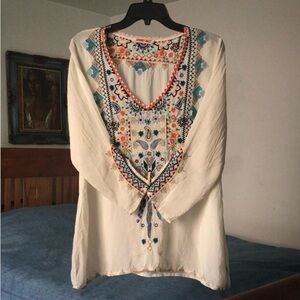 Johnny Was Top Size -M White Tunic Paisley Foral Embroidery 3/4 sleeves